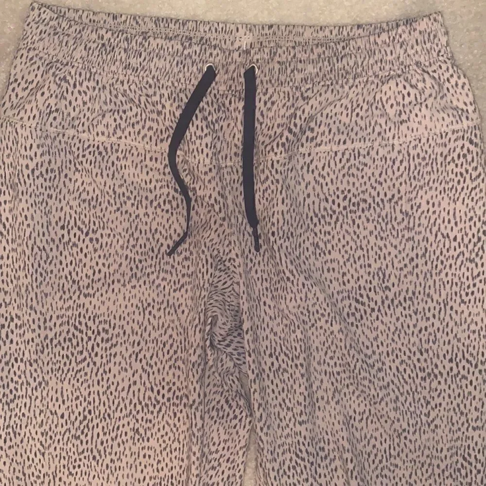 Lululemon Pink Leopard Jet Crop Pants!
